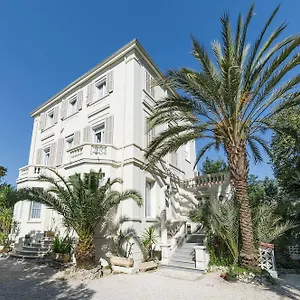 https://hotel-oxford-cannes.fr-provencehotel.com